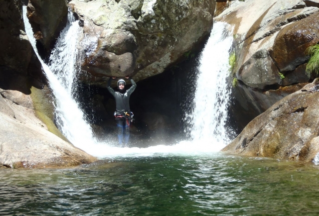 Sosteniendo la roca
